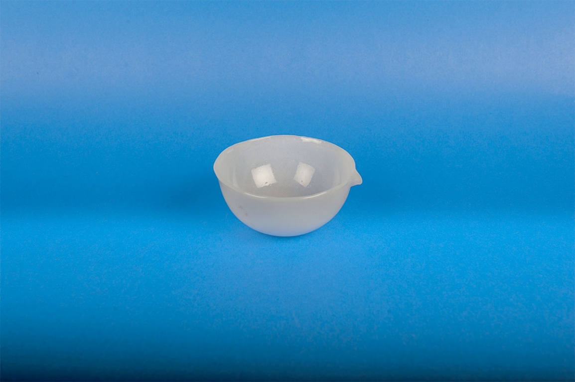 Silica Basins, With spout, round bottom Heat resistance upto 1000? C, Capacity 45mL
