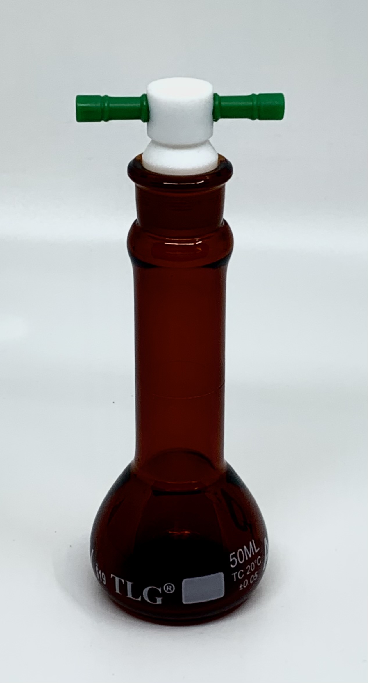 Serialized and Certified Volumetric Flask, Class A, Wide Mouth, Low Actinic Amber, With PTFE Stopper, As Per USP Standards