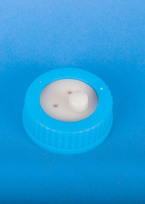 Adaptateur/insert multi-ports avec fixation de capuchon GL45