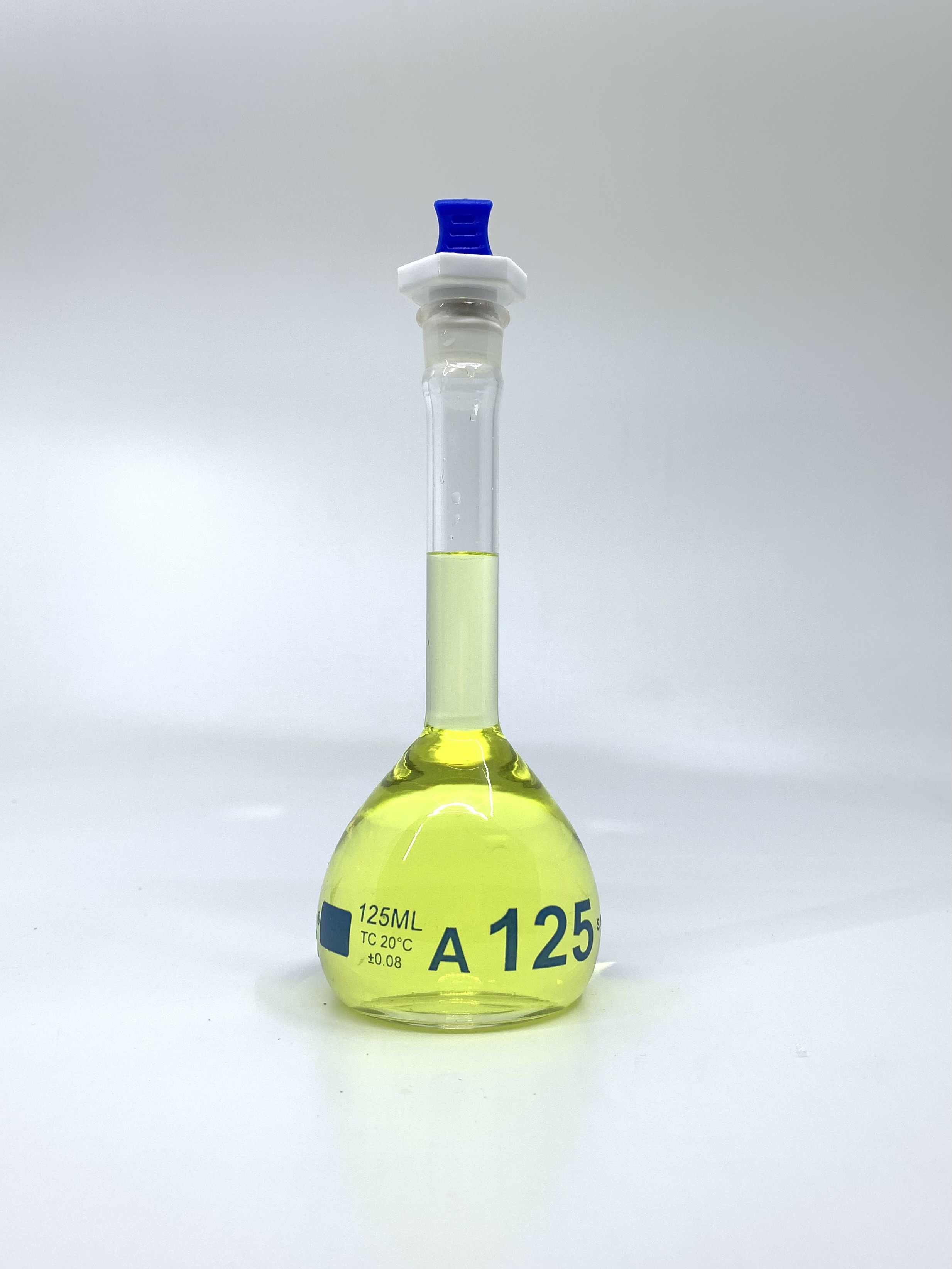 Serialized and Certified Volumetric Flask, Heavy Duty, Wide Mouth, Class A, Odd Sizes, As Per USP Standards