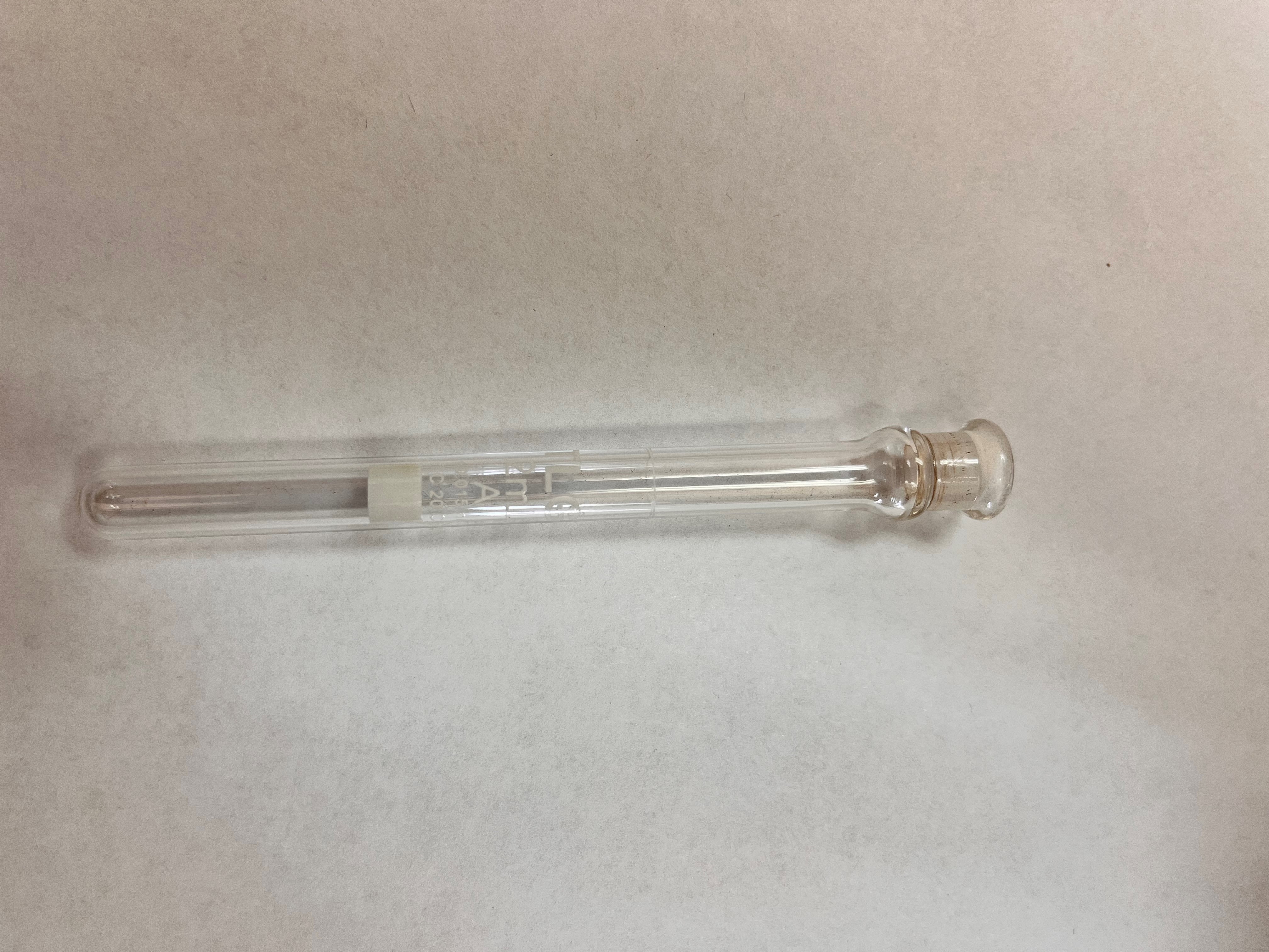 Fiole jauge, classe A, micro-chelle, type tube essai, selon les normes USP
