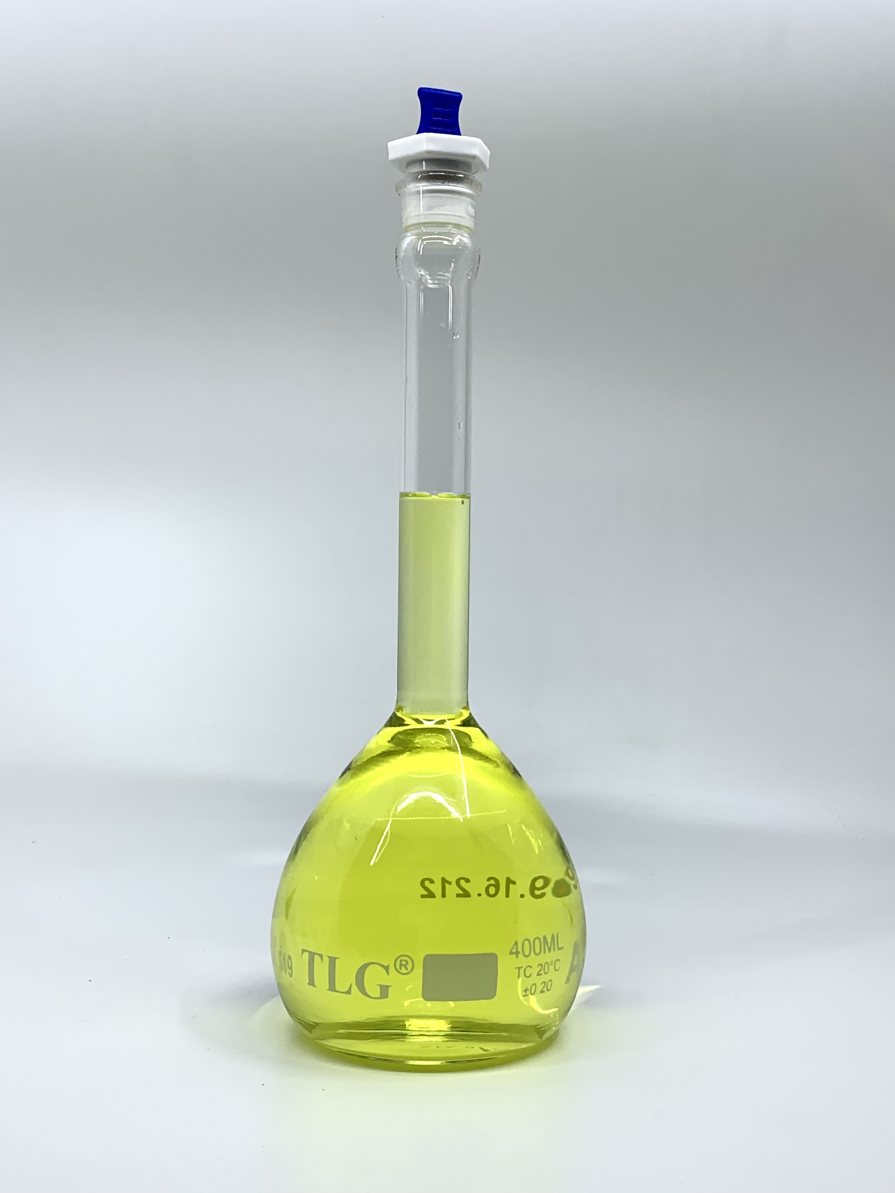 Volumetric Flask, 400mL, Serialized and Certified, Heavy Duty, Wide Mouth, Clear, PE Stopper# 19, Class A, As Per USP Standards
