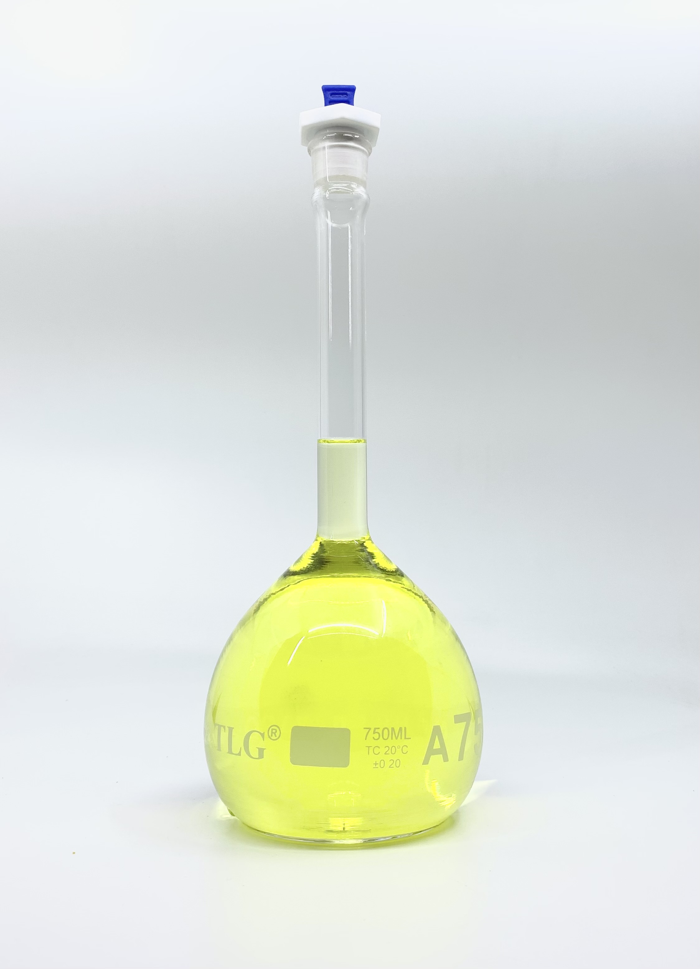 Volumetric Flask, 750mL, Serialized and Certified, Heavy Duty, Wide Mouth, Clear, PE Stopper# 22, Class A, As Per USP Standards