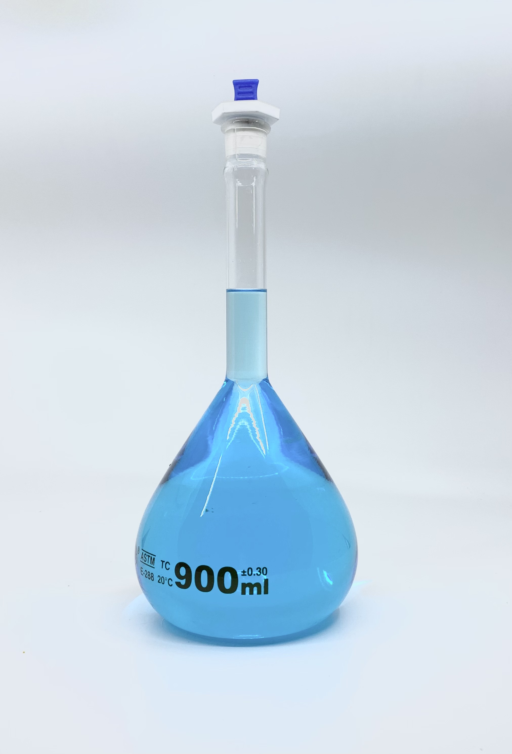 Volumetric Flask, 900mL, Serialized and Certified, Heavy Duty, Wide Mouth, Clear, PE Stopper# 22, Class A, As Per USP Standards