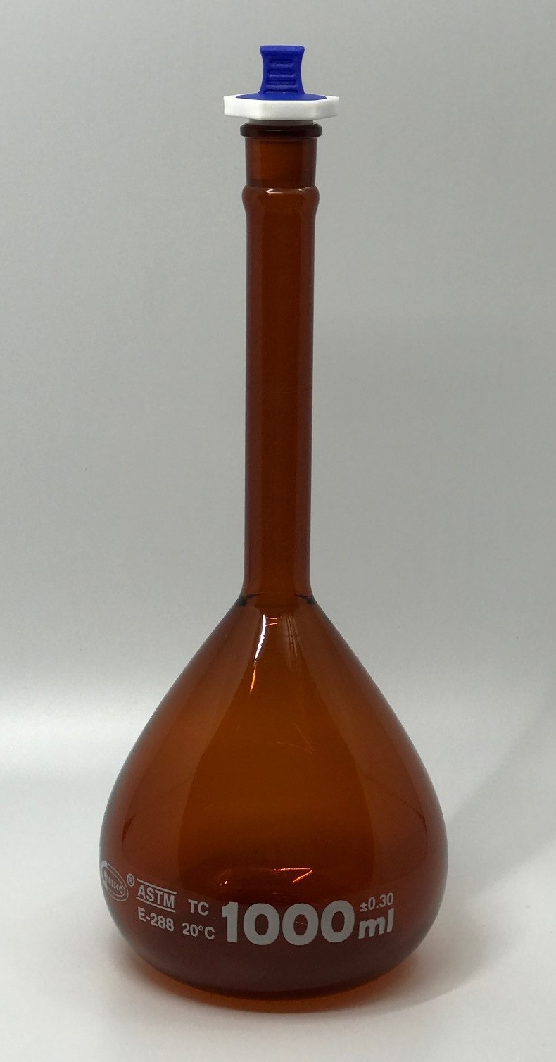 Fiole jaugée, ambre faiblement actinique, 1000 ml, col large, bouchon PE n° 22, classe A, Selon les normes USP