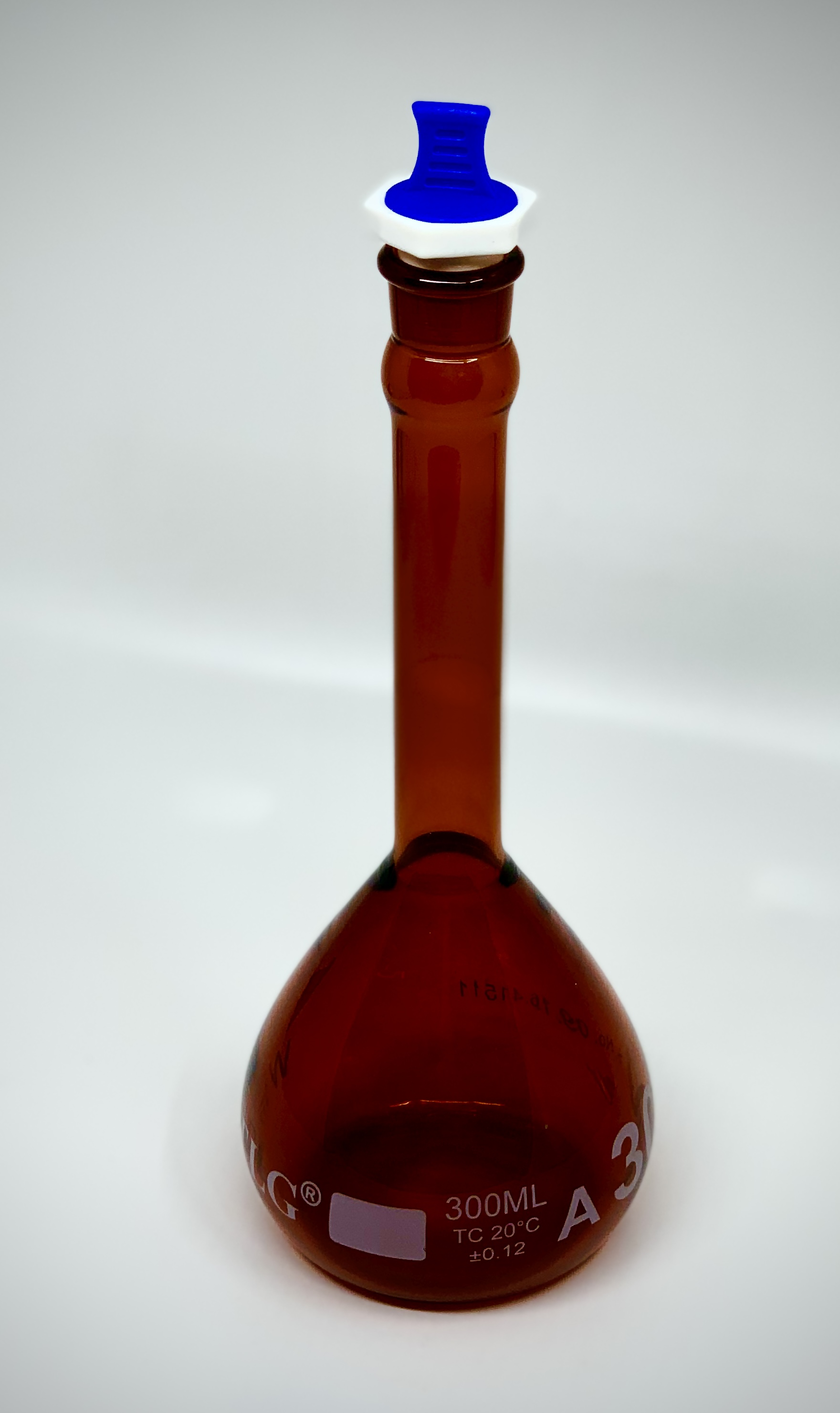 Volumetric Flask, Low Actinic Amber, 300mL, Wide Mouth, PE Stopper#19, Class A, As Per USP Standards