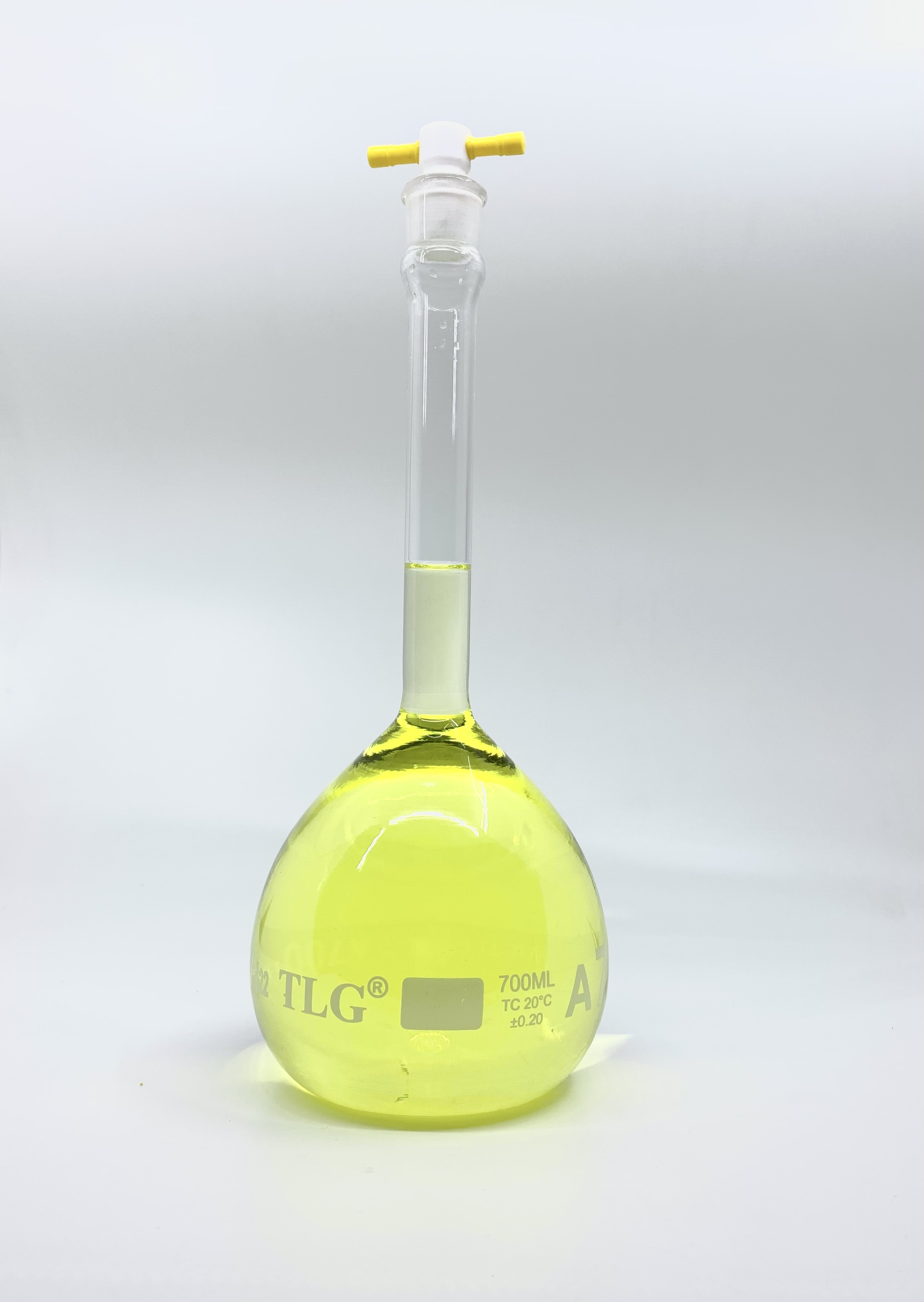 Volumetric Flask, 700mL, Heavy Duty, Wide Mouth, Clear, PTFE Stopper# 22, Class A, As Per USP Standards